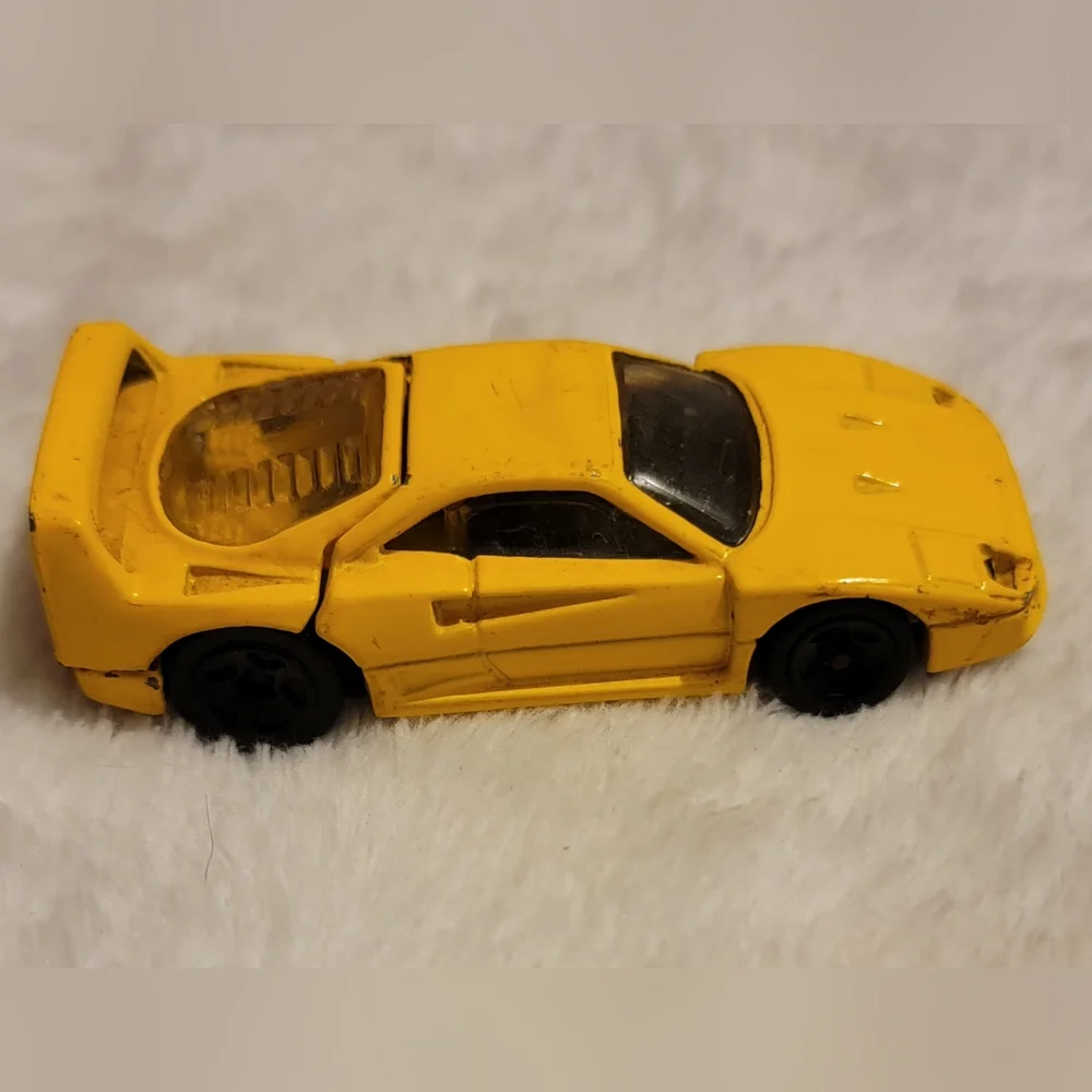 1988 Hot Wheels Ferrari F40 Yellow